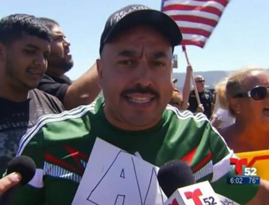 Escupen en la cara a Lupillo Rivera por defender a los indocumentados