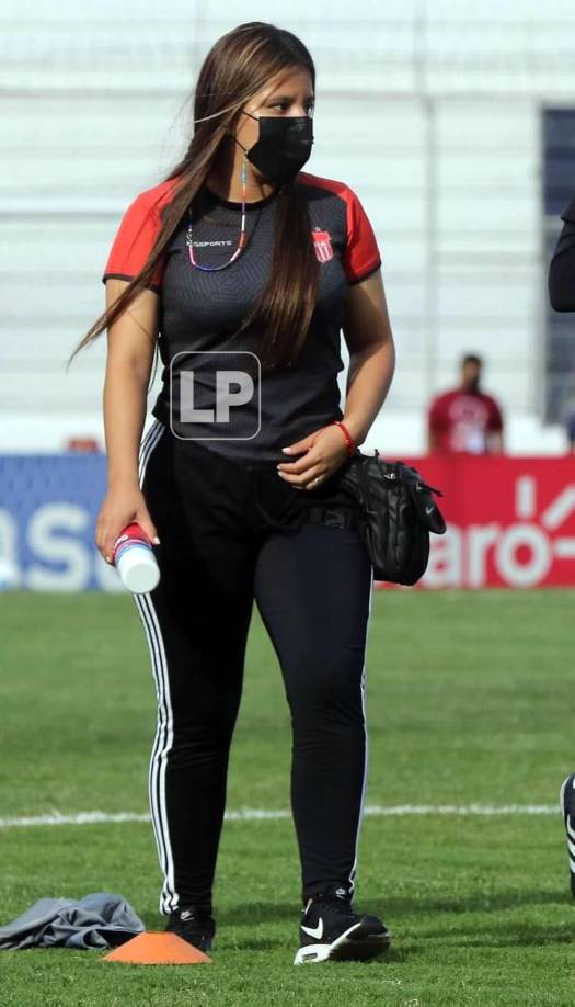 Ella es la bella fisioterapeuta del Vida, Yulissa Godoy, que robó miradas en el Nacional.