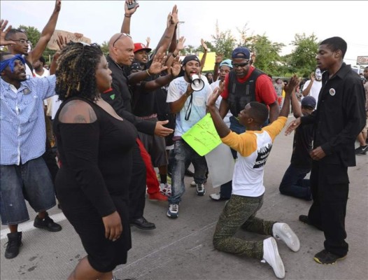 Identifican a policía que mató a joven negro en Estados Unidos
