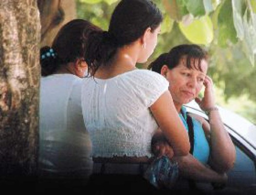 Ultiman a dos jóvenes