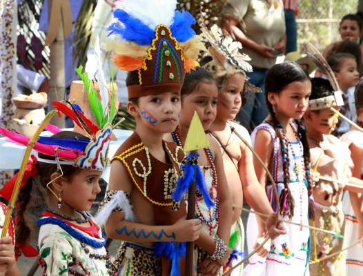 Estudiantes celebran con fervor semana de la hondureñidad