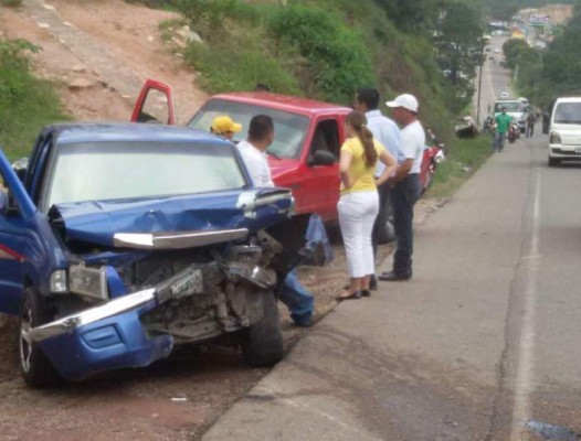 Varios heridos deja accidente entre cinco carros en Tegucigalpa