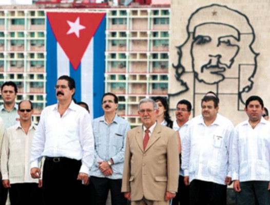 Presidente Zelaya refuta críticas por viaje a Cuba