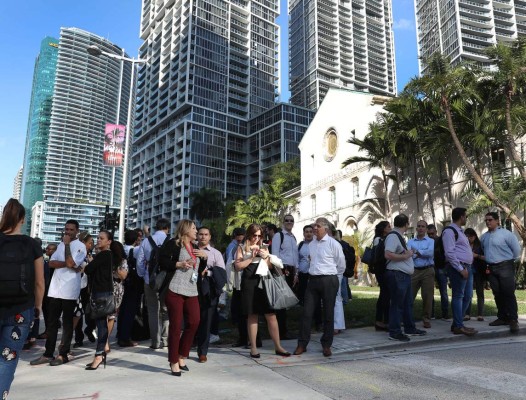 Evacuan edificios en Miami por potente sismo en el Caribe