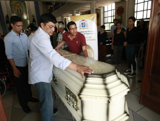 Desgarrador adiós a joven estudiante de Arquitectura