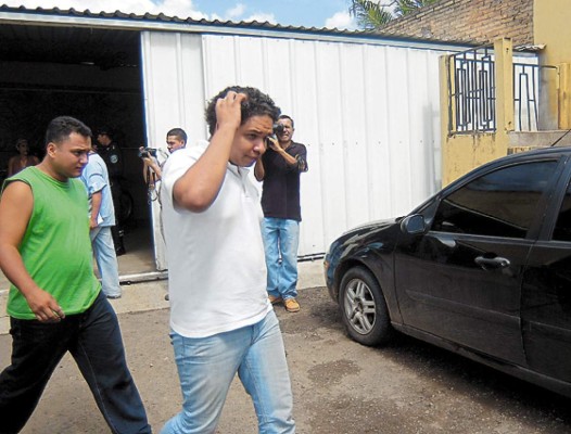 Capturan a tres supuestos plagiarios