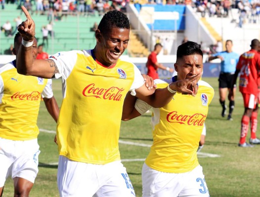 Olimpia aplasta al Vida en estreno goleador de Costly