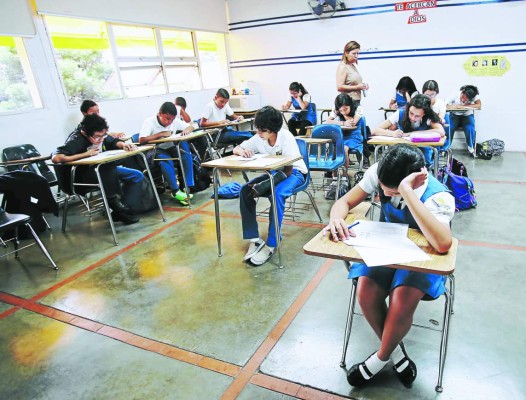 Colegios bilingües rechazan alfabetizar adultos hondureños