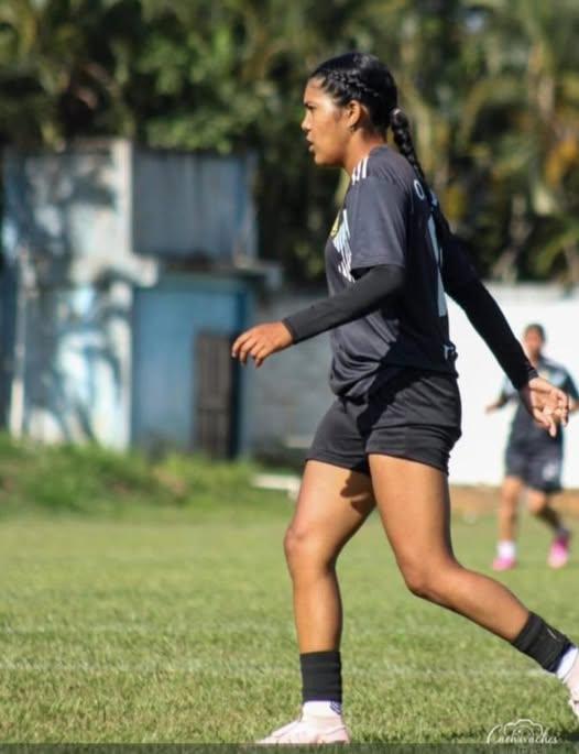 Nayeli es la joven futbolista que murió en un accidente vial; su moto quedó destruida