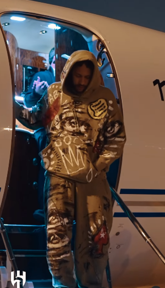 Semanas después de eso, Neymar regresó a entrenar con el Al Hilal de Arabia Saudita para seguir con la recuperación de su lesión y nuevamente imágenes de su estado vuelven a viralizarse. 