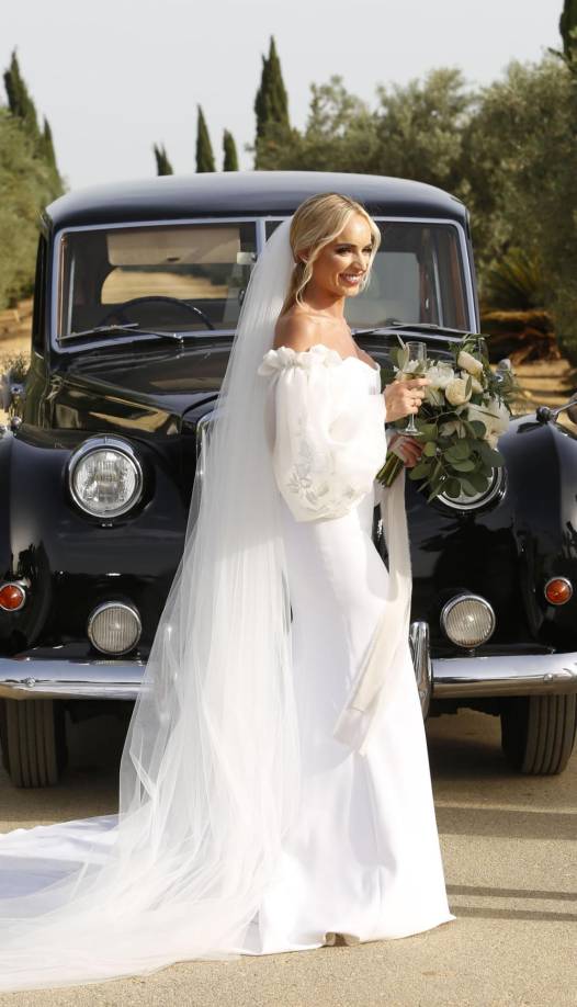 Romarey Ventura, influencer y diseñadora de moda, ha usado un vestido de la firma de Vicky Martín Berrocal y ha lucido espectacular en su boda.