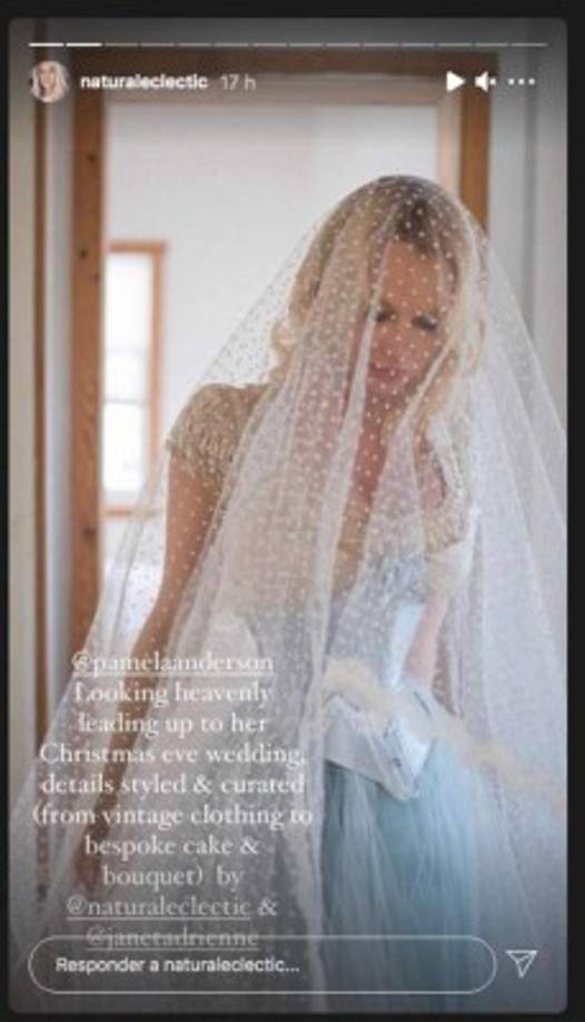 La artista canadiense lució muy hermosa y delicada el día de su boda.