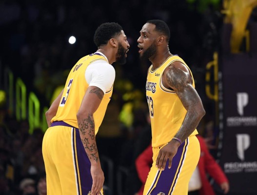 Anthony Davis sigue encendido, LeBron le secunda