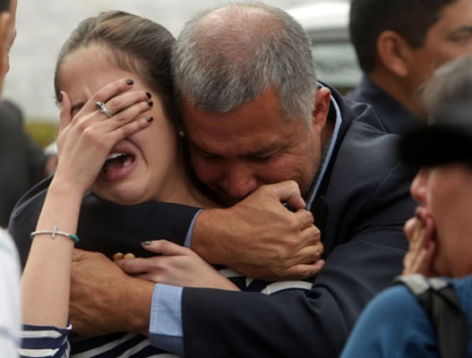 Escenas de dolor en el entierro de Ricardo Ramírez del Cid hijo del exjefe de la Policía Nacional de Honduras Ramírez del Cid.