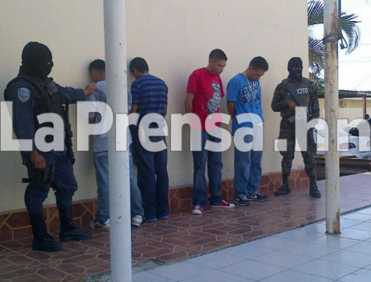 Detienen a cuatro hombres con armas y dinero en El Progreso