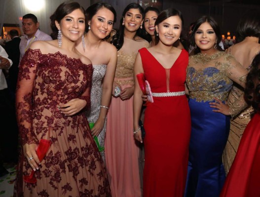 Majestuosa recepción por los graduados de la Elvel School