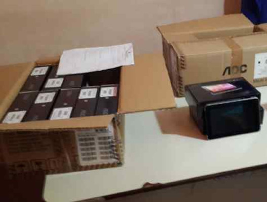 Acusan a secretaria de robarse tablets para niños de Honduras