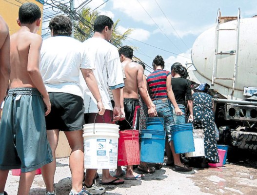 Unas 27 colonias se quedan hoy sin agua potable en la capital