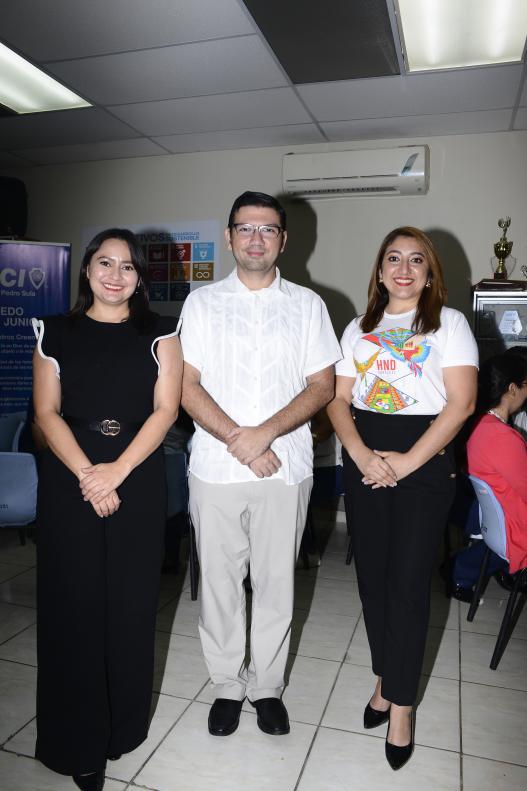 Rina Guerra, Augusto Echeverri y Jesika Paz