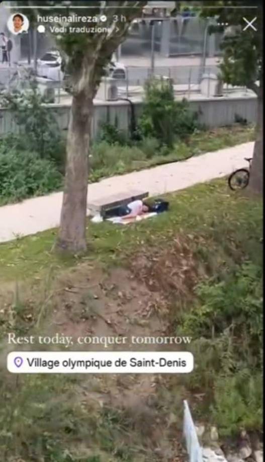 Según lo reportado por la prensa, Ceccon durmió al aire libre como una manera de encontrar alivio al agotamiento por el clima en la capital de Francia. Argumentan que por el calor extremo y en una habitación sin aire acondicionado de la Villa Olímpica, el atleta decidió ir a dormir en un parque. 