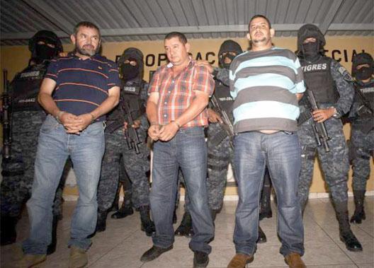 Juez envía a prisión a socio de los Valle Valle por tres asesinatos