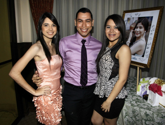 Stephany Calderón cumple quince años