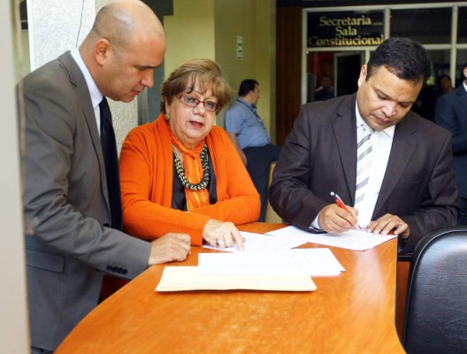 Partidos Pinu, PAC y Libre piden a la Corte Suprema enjuiciar a 15 diputados