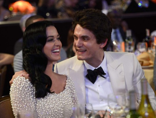 Katy Perry supera su ruptura con John Mayer mediante hipnoterapia.
