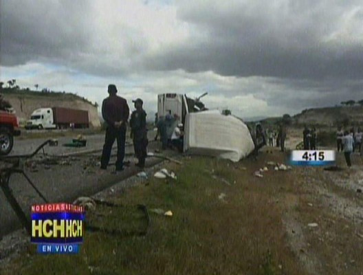 Retorno imprudente de conductor deja 13 muertos en Honduras