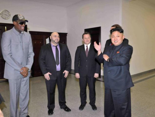 Investigan si Dennis Rodman violó la ley al llevar regalos a Corea del Norte