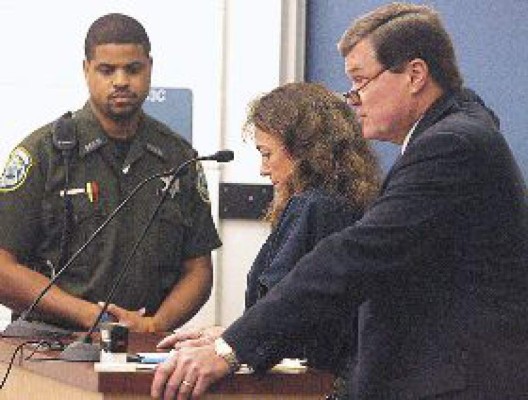 Celosa astronauta regresa a Houston