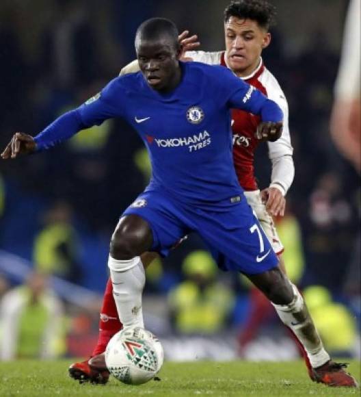 Según L'Equipe, el PSG intentará fichar al contención del Chelsea, N'Golo Kanté. Tras formar un ataque temible, ahora quiere hacerse fuerte en el centro del campo, donde tiene algunas lagunas defensivas.