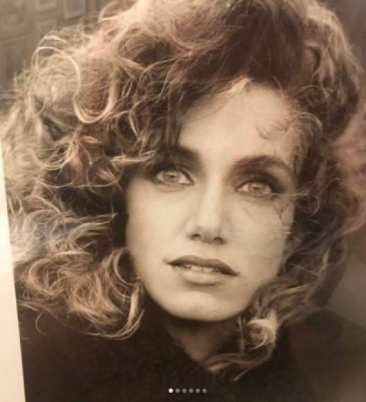 Sin duda la belleza de Lili Estefan fue heredada por su hija y es que desde siempre la cubana ha sobresalido por su talento, pero también por su carisma.