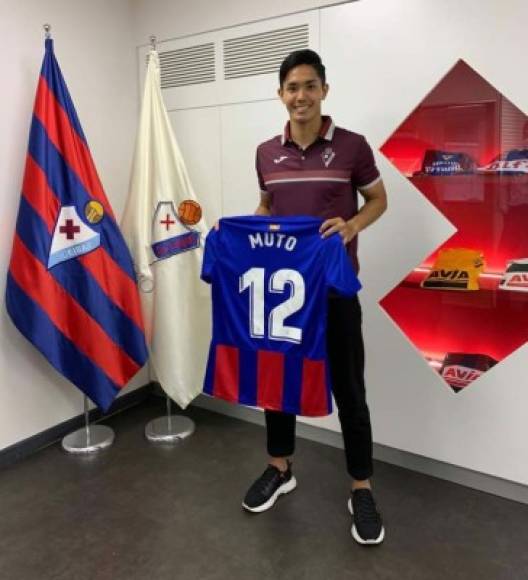 El japonés Yishinori Muto es nuevo jugador del Eibar. El delantero internacional nipón llega cedido procedente del Newcastle, en el que ha estado durante dos temporadas en las que disputó 35 partidos y solo anotó un gol.