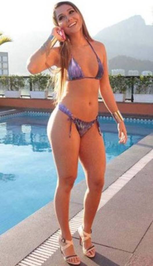 carolinaportaluppi es la cuenta oficial de Instaram de la chica de 23 años de edad.