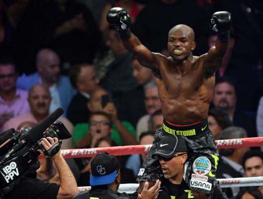 Timothy Bradley retuvo el título al vencer a Juan Manuel Márquez