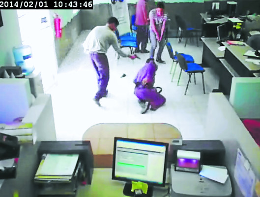 Primera dama ofrece apoyo a familia de guardia asesinado en Choloma