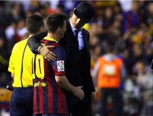 Foto: Cristiano Ronaldo consoló a Messi al final del partido