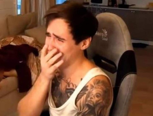 Arrestan a youtuber que dejó morir a su novia congelada por cumplir un reto