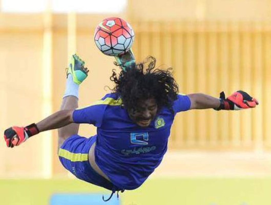 Video: Higuita repite su mítico escorpión a sus 49 años