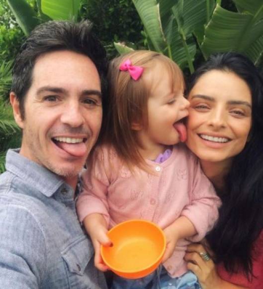 Finalmente, el de marzo de 2020, la hija de Eugenio Derbez y Ochmann anunciaron su separación a través de redes.