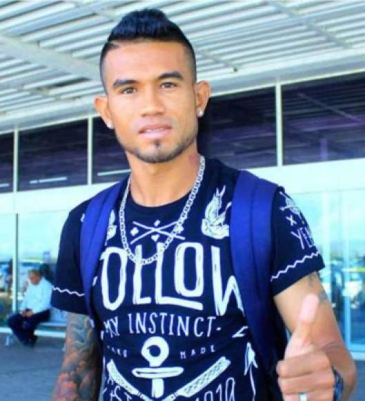 Carlos Discua: Luego de que rescindió su contrato con Marathón, el mediocampista hondureño ha estado jugando en el el Borussia Nola (New Orleans) en ligas burocráticas de EUA.