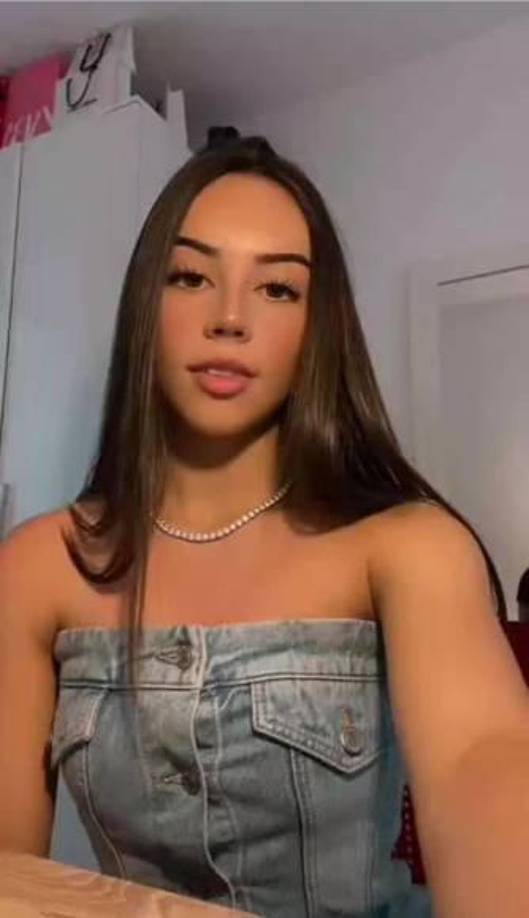 Además, también le ha confirmado que ambos se encuentran juntos en el país de la península balcánica.