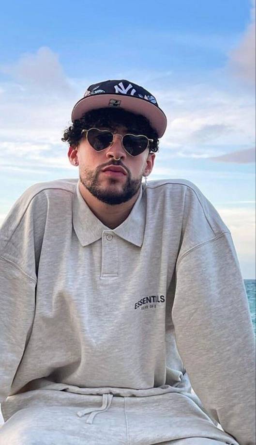 “Bueno, se acuerdan de que les iba a decir algo? pueeee... No sé si esto les cause alegría o que... pero voy a sacar una canción más este año y saldrá antes que acabe septiembre”, añadió Bad Bunny a través de sus canal de WhatsApp.