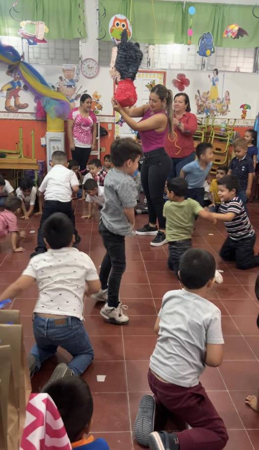 Así le celebró a los pequeñines en las recientes celebraciones del día del niño.