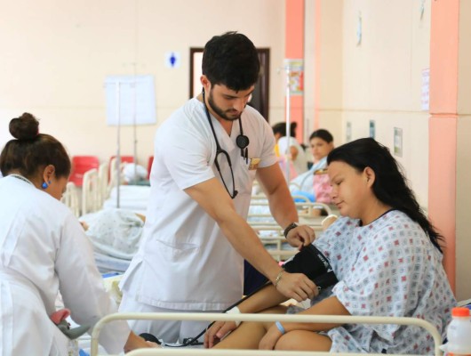Supervisión de médicos internos es minuciosa