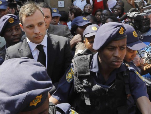 Óscar Pistorius sale de la cárcel