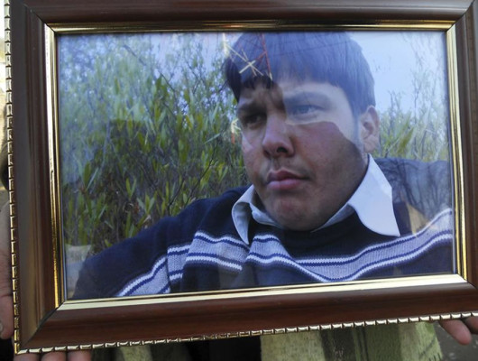 Piden medalla para joven paquistaní que murió al detener un atentado