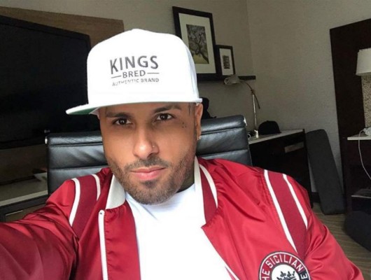 Nicky Jam tiene el susto de su vida al escuchar tiros durante show
