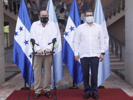 Alejandro Giammattei llega a Honduras para seguir impulsando frente común de reconstrucción tras Eta  